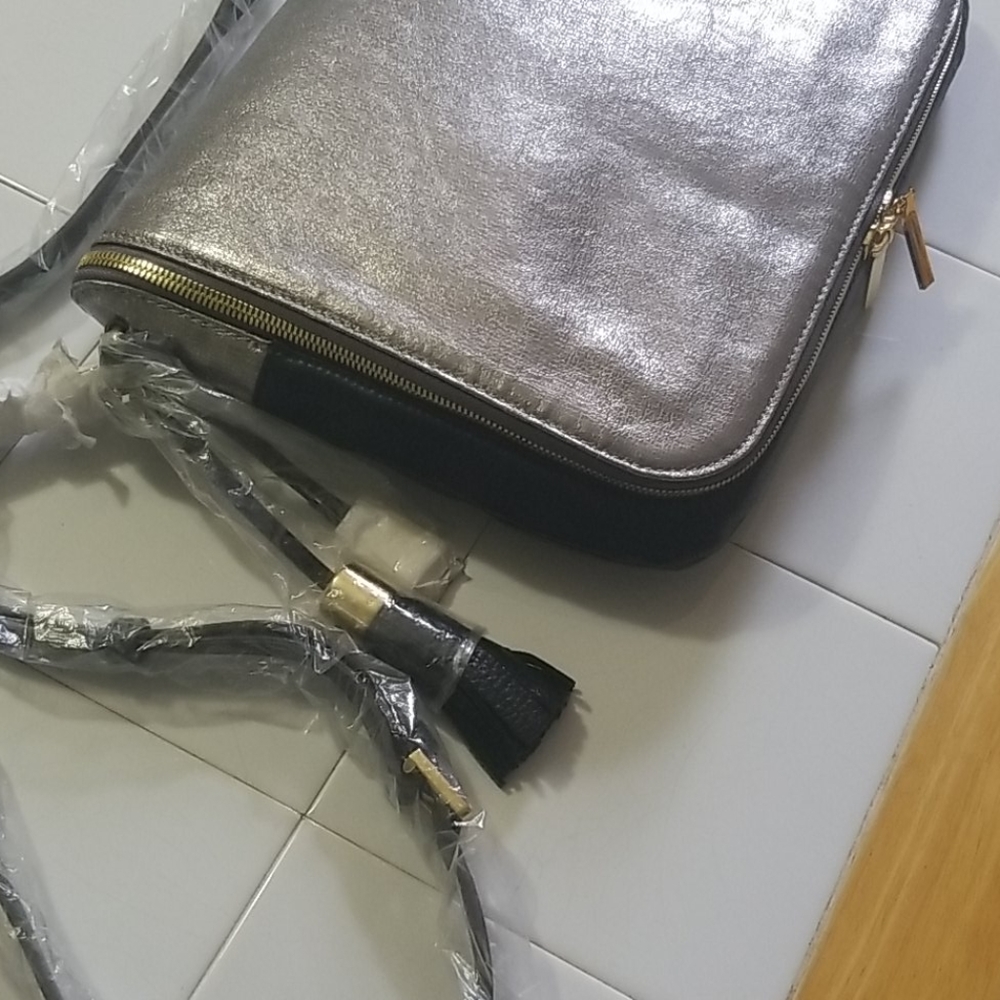 G.I.L.I. haloguard crossbody - Picture 2 of 6